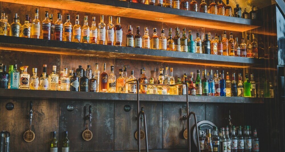 Vintage And Retro Home Bar Themes